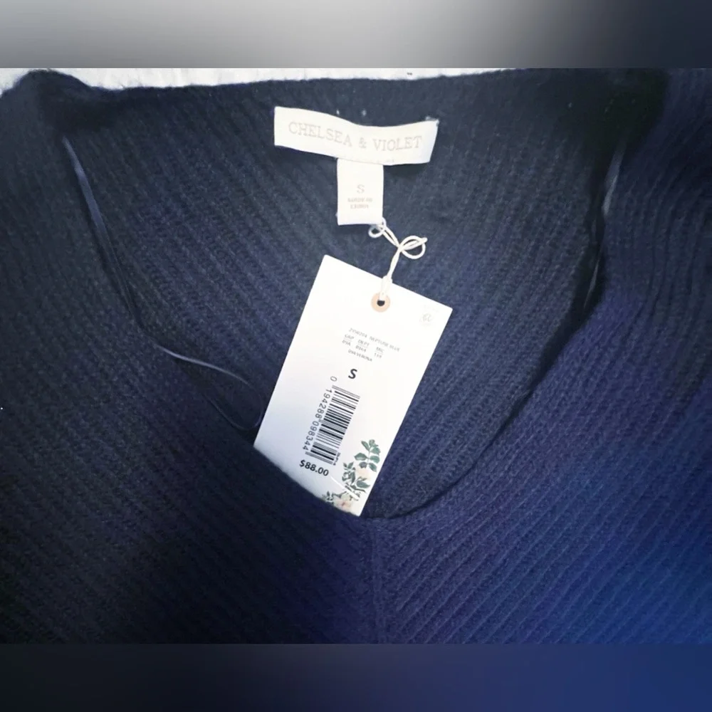 Chelsea & Violet NWT Small V-Neck Fuzzy Balloon Sleeve Knit Navy Sweater - Picture 3 of 5